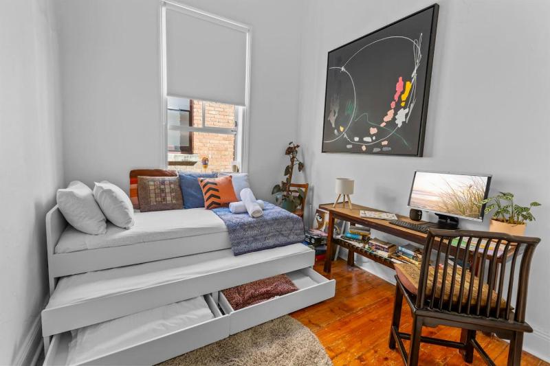 Stylish Northcote Retreat - walk to cafes - image 9