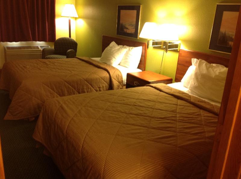 Double Room with Two Double Beds - Smoking image 2