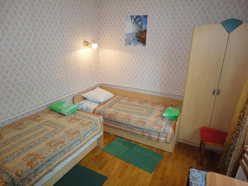 Twin Room with Extra Bed image 3