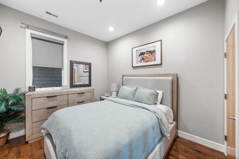 NEW Elegant Downtown Escape with Modern Comforts - image 4
