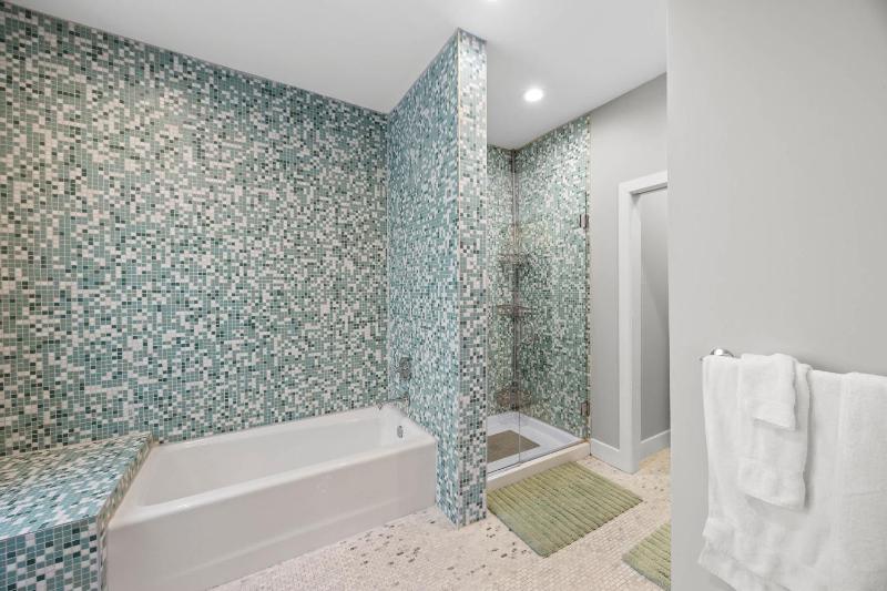 NEW Elegant Downtown Escape with Modern Comforts - image 8