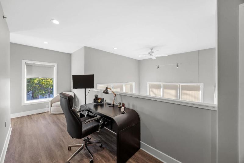 NEW Elegant Downtown Escape with Modern Comforts - image 19