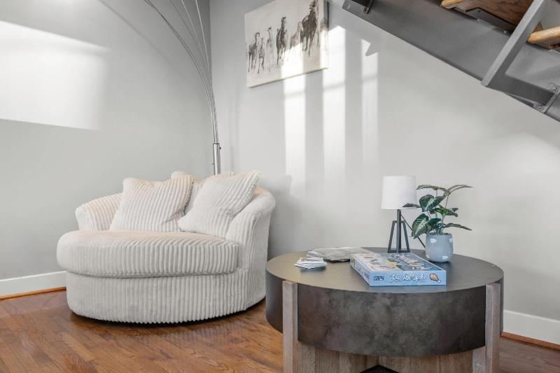 NEW Elegant Downtown Escape with Modern Comforts - image 22