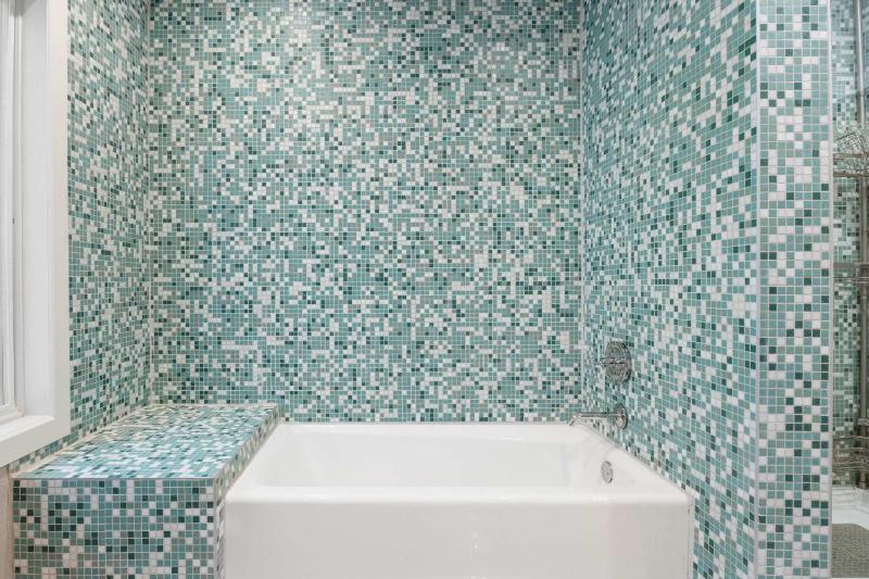 NEW Elegant Downtown Escape with Modern Comforts - image 36