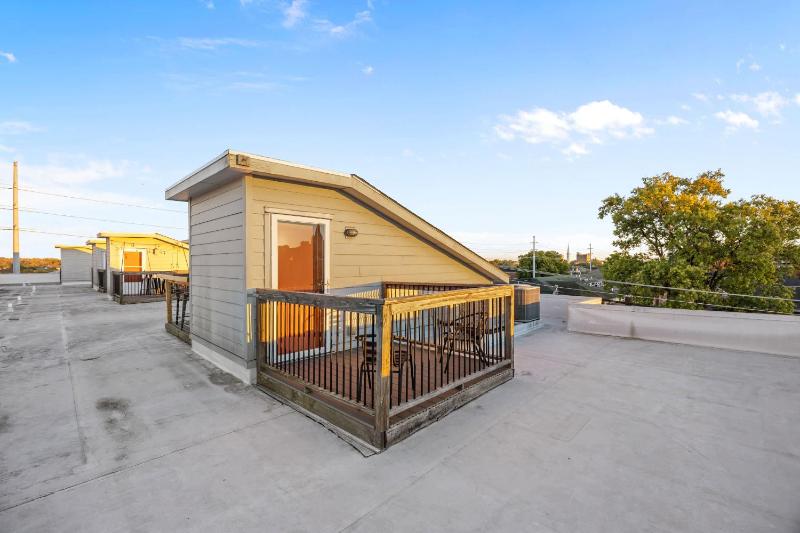 NEW Elegant Downtown Escape with Modern Comforts - image 13