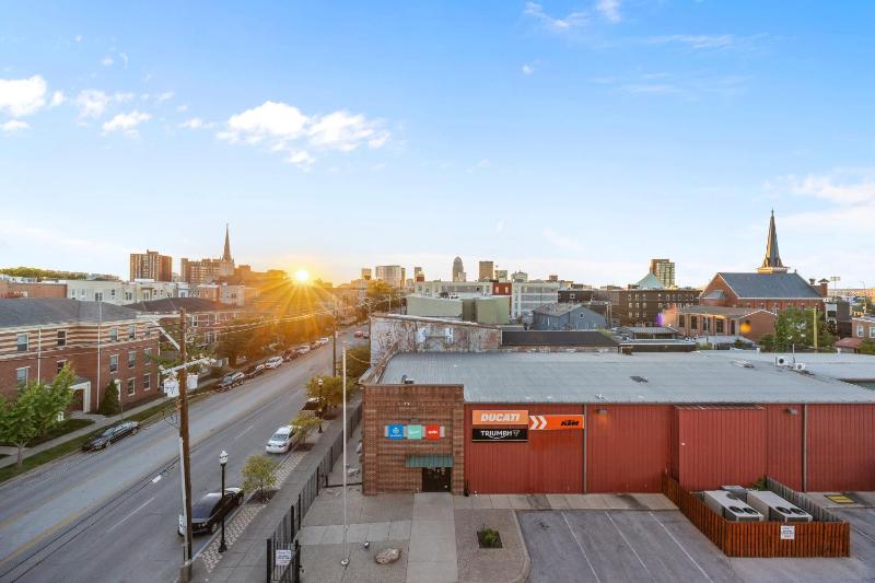 NEW Elegant Downtown Escape with Modern Comforts - image 26