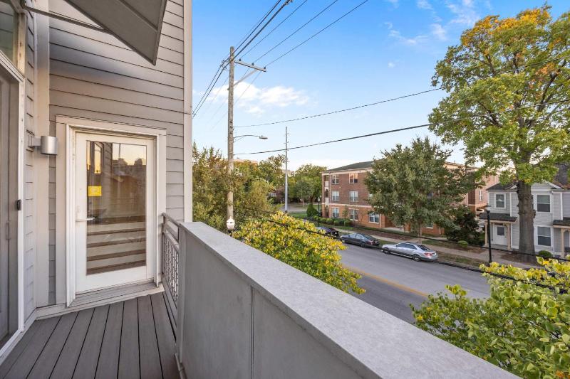 NEW Elegant Downtown Escape with Modern Comforts - image 18