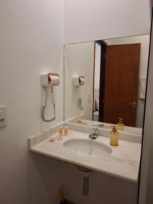 Fullano Guesthouse _ Between Copacabana and Ipanema – Comfortable Private Suites! - image 7