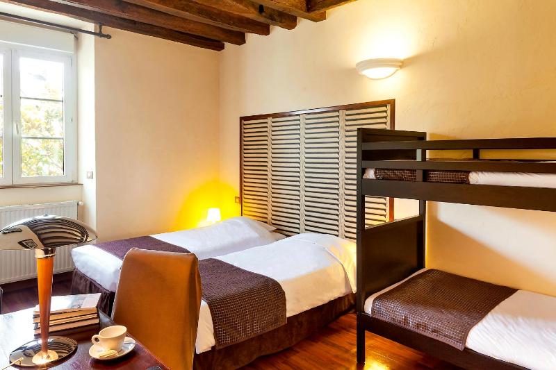 Quadruple Room with Shower image 4