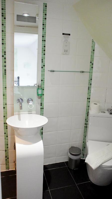 Small Double Room image 3