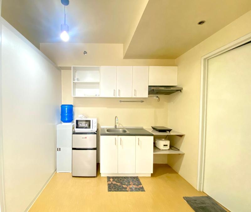 Corner 1 Bedroom  Unit at Centrio Tower - image 18