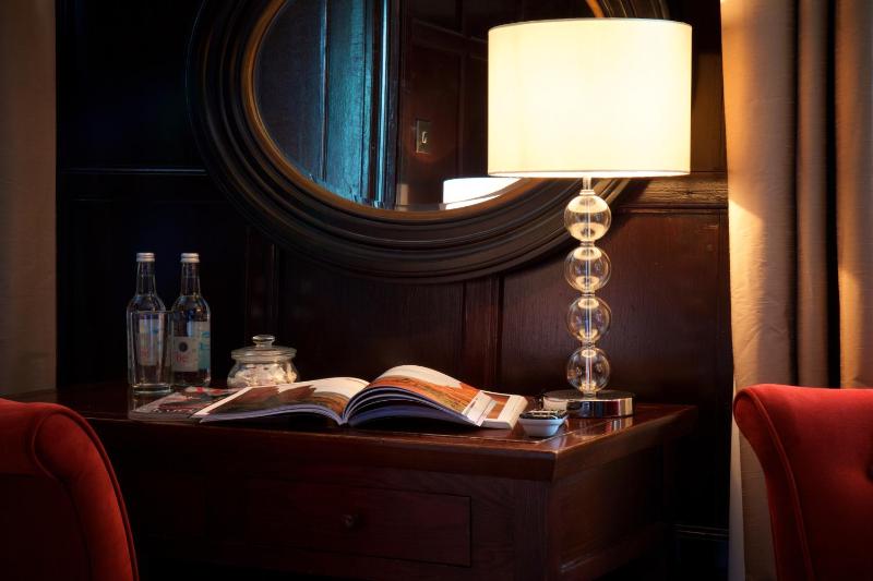Double Room with Four Poster Bed image 4