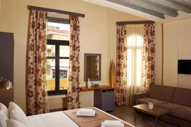Superior Room with Hot Tub image 3