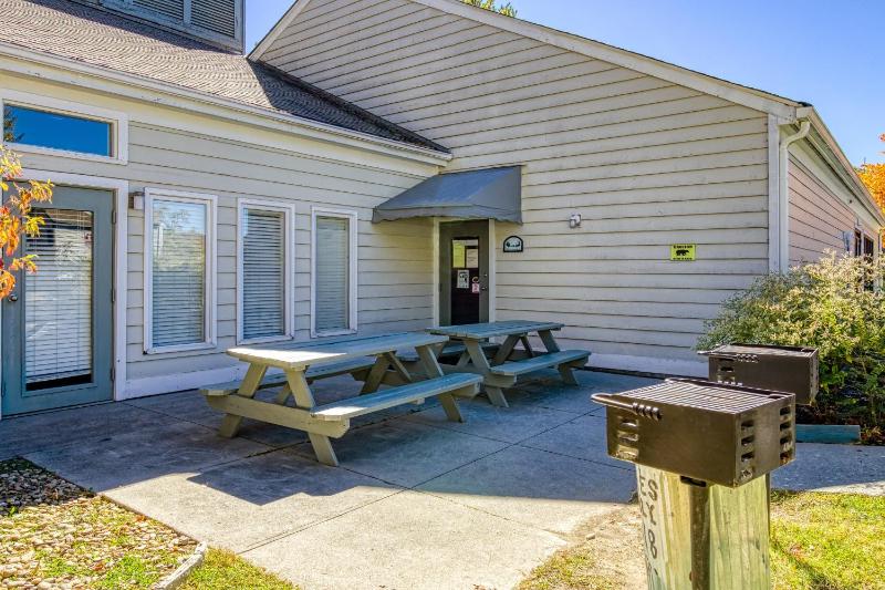 Cozy Bear Condo - Prime location just minutes from Ober Mountain downtown Gatlinburg - image 30