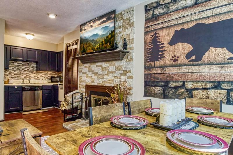 Cozy Bear Condo - Prime location just minutes from Ober Mountain downtown Gatlinburg - image 31