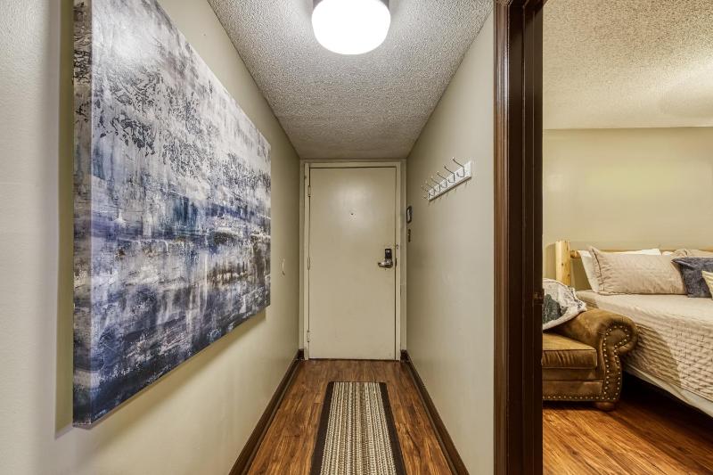 Cozy Bear Condo - Prime location just minutes from Ober Mountain downtown Gatlinburg - image 2