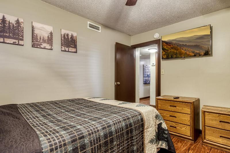 Cozy Bear Condo - Prime location just minutes from Ober Mountain downtown Gatlinburg - image 13