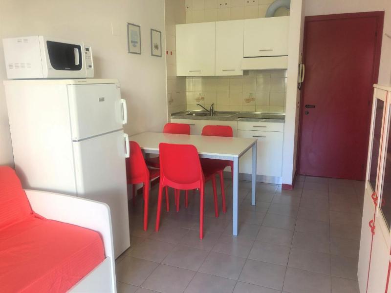 Apartment with pool access and terrace - image 5