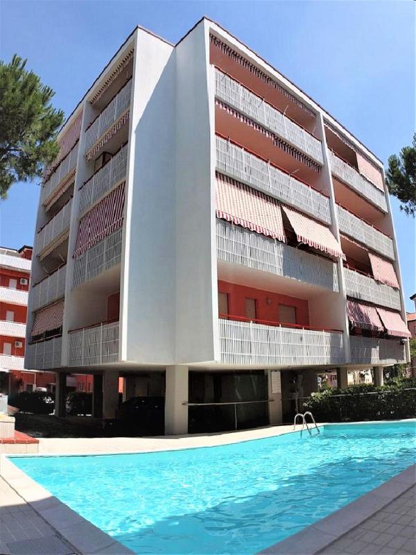 Apartment with pool access and terrace - image 13