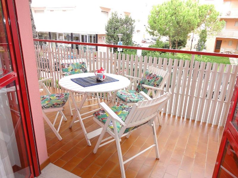 Apartment with pool access and terrace - image 8