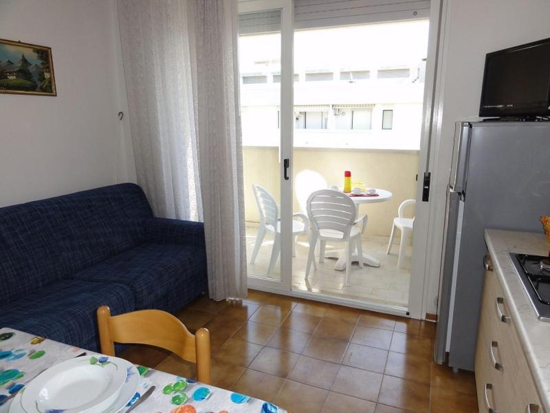 Great flat 100mt from the sea - image 12