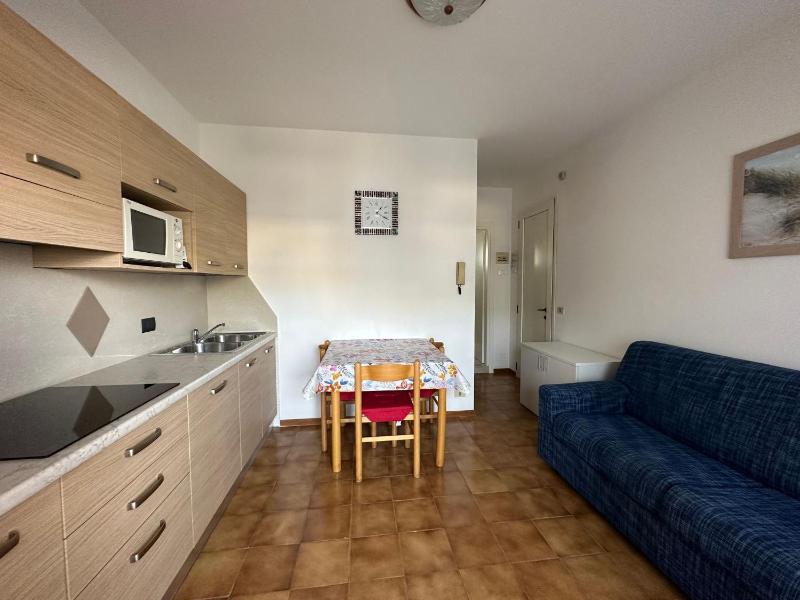 Great flat 100mt from the sea - image 17