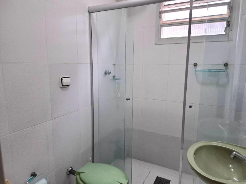 Apartamento com Suite Praia da Enseada Dois Quartos - image 5