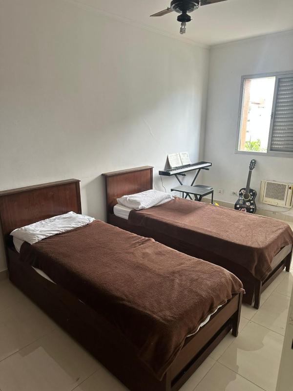 Apartamento com Suite Praia da Enseada Dois Quartos - image 14