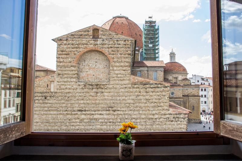 Double or Twin Room with City View image 3