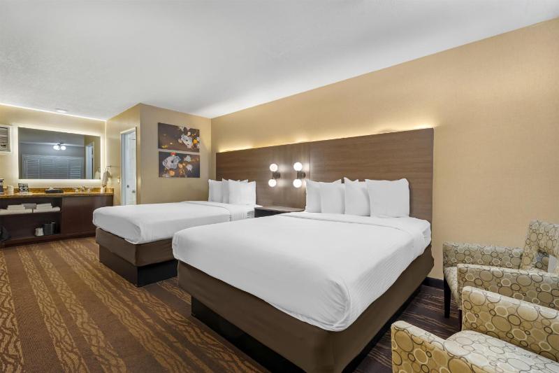 Queen Room with Two Queen Beds - Upper Floor/Non-Smoking