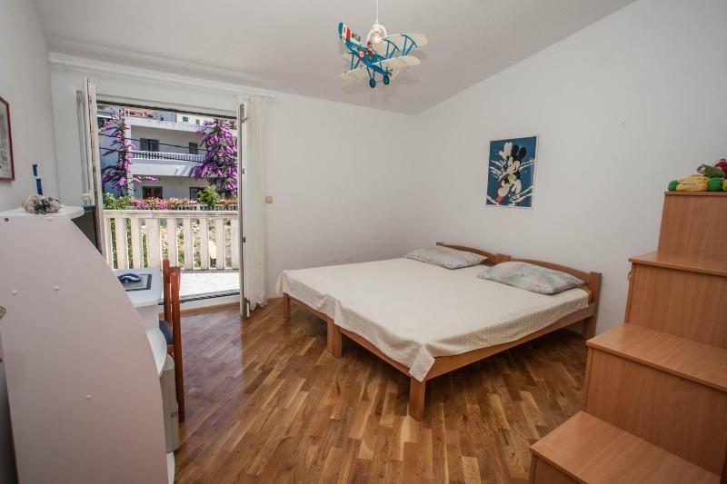 Apartments by the sea Rat Omis - 10014 - image 12
