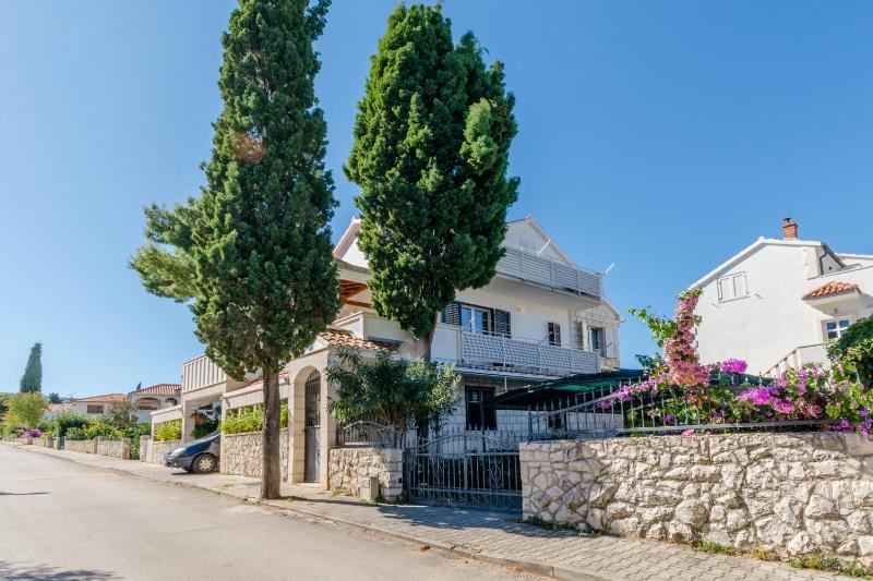 Apartments by the sea Mirca Brac - 5613 - image 23