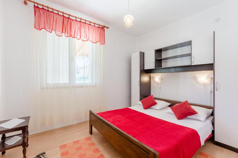 Apartments by the sea Mirca Brac - 5613 - image 3
