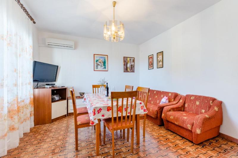 Apartments by the sea Mirca Brac - 5613 - image 22