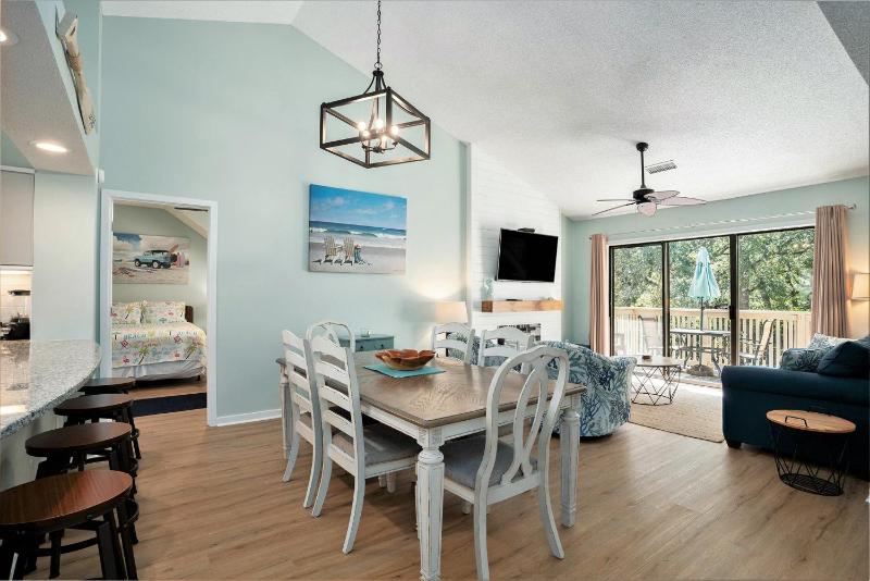 2D West Hyde Park condo - image 29
