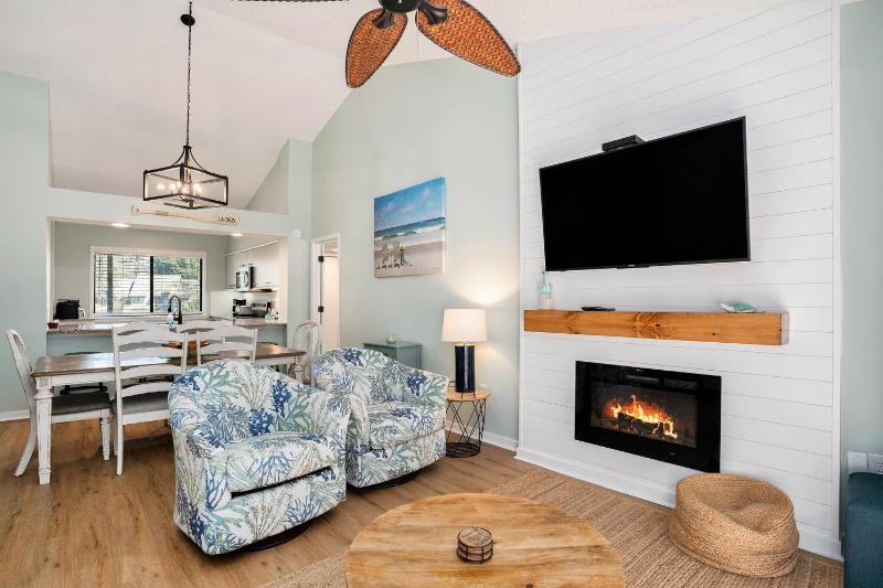 2D West Hyde Park condo - image 15