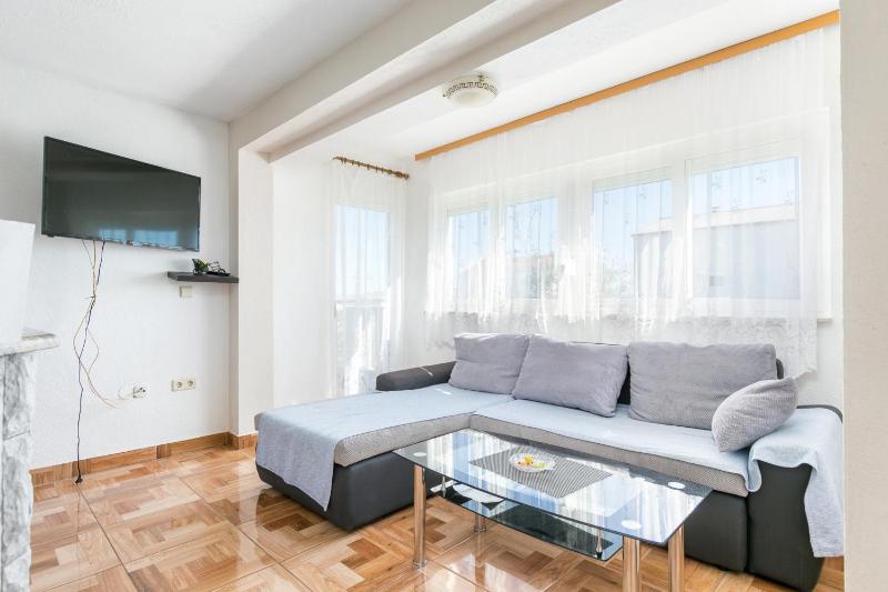 Apartments with parking space Kastel Stafilic Kastela - 24155 - image 20