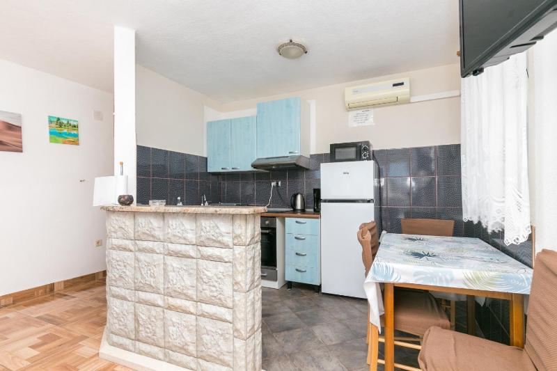 Apartments with parking space Kastel Stafilic Kastela - 24155 - image 26