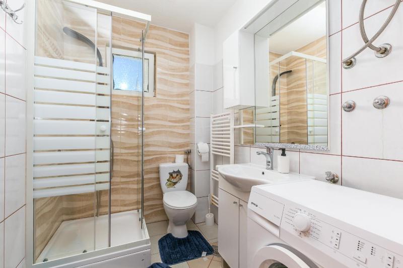 Apartments with parking space Kastel Stafilic Kastela - 24155 - image 32