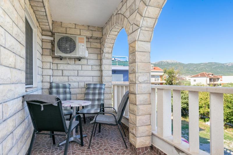 Apartments with parking space Kastel Stafilic Kastela - 24155 - image 35