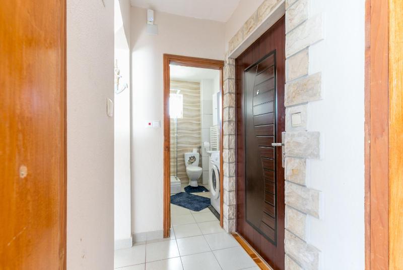 Apartments with parking space Kastel Stafilic Kastela - 24155 - image 2
