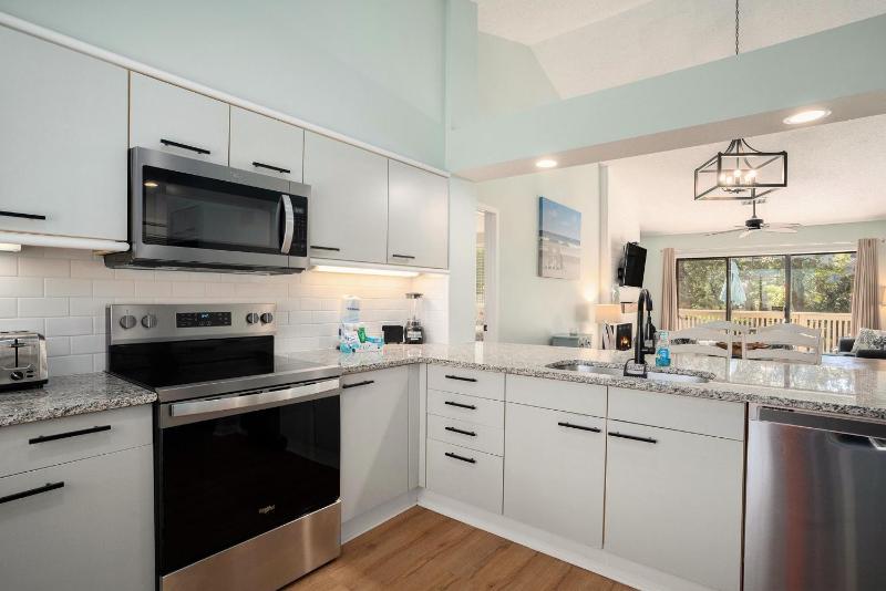 2D West Hyde Park condo - image 22