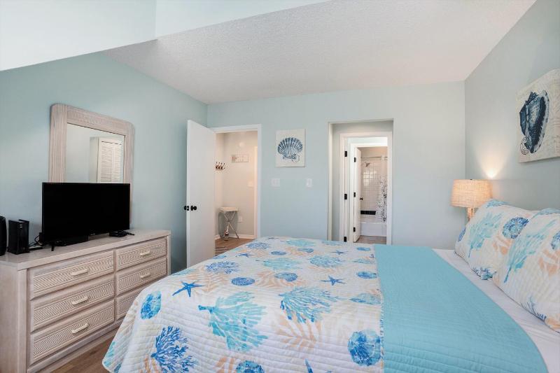 2D West Hyde Park condo - image 12