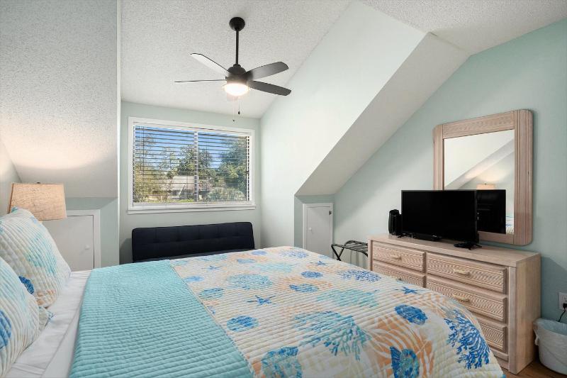 2D West Hyde Park condo - image 27