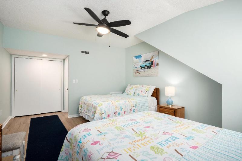 2D West Hyde Park condo - image 25