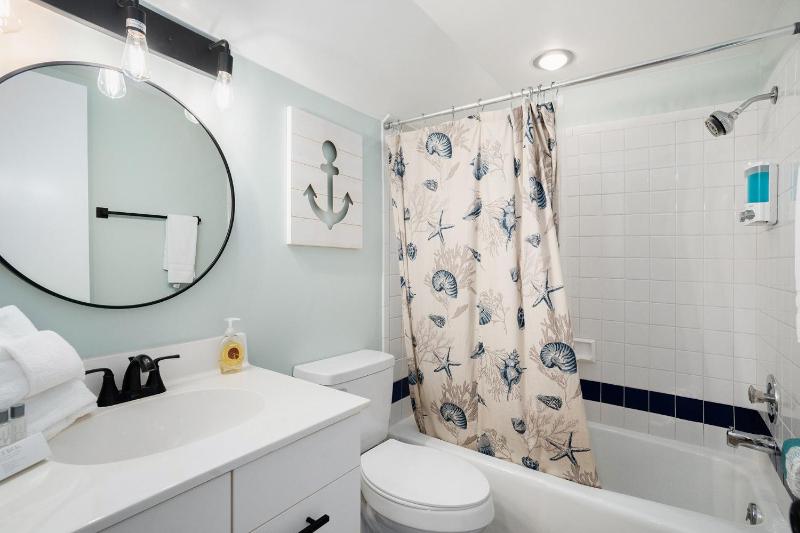 2D West Hyde Park condo - image 33