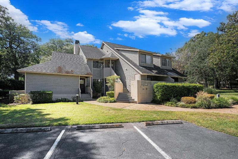 2D West Hyde Park condo - image 23