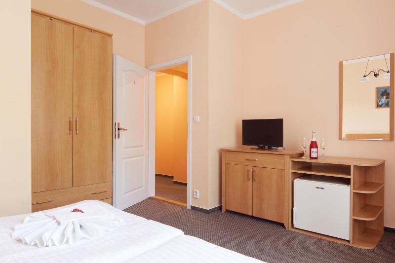 Double Room image 3