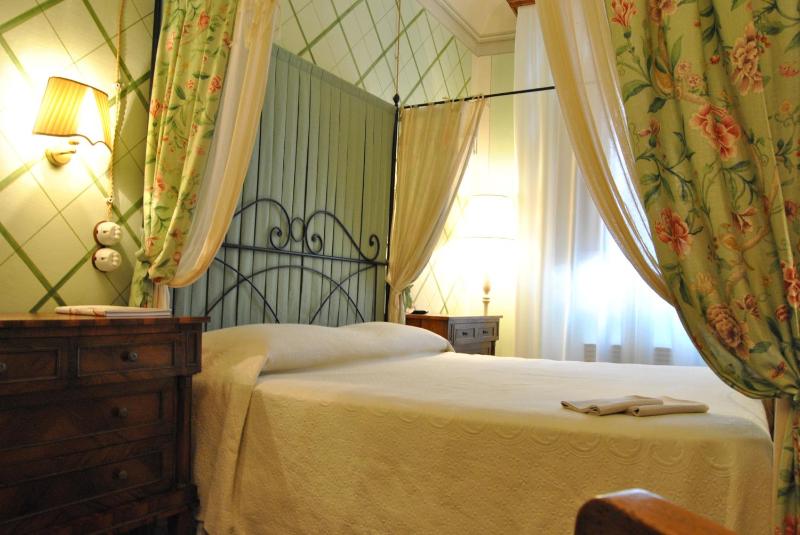 Double Room image 2