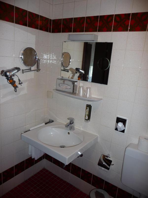 Quadruple Room image 4
